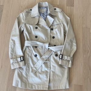 Banana Republic 100% Cotton Beige Trench Coat. Size Small.